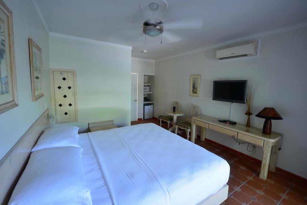 Caribbean Paradise Inn Grace Bay Exterior foto